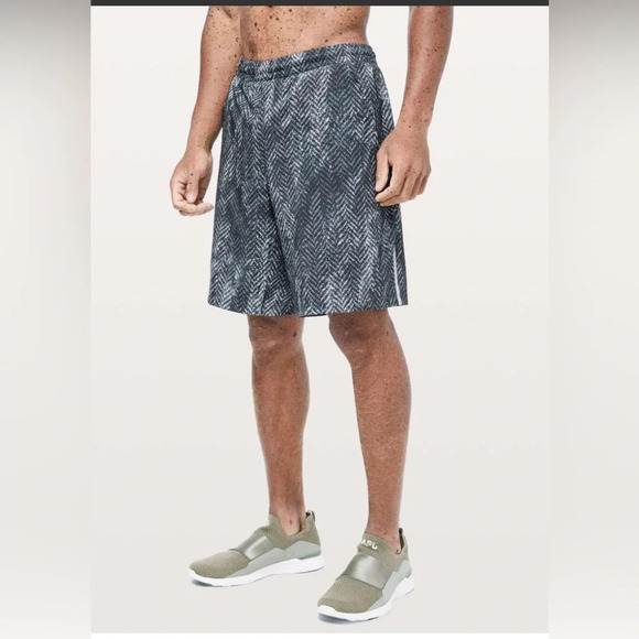 Lululemon Pace Breaker Short *9" Updated in Bleached Herringbone Multi - Picture 2 of 7